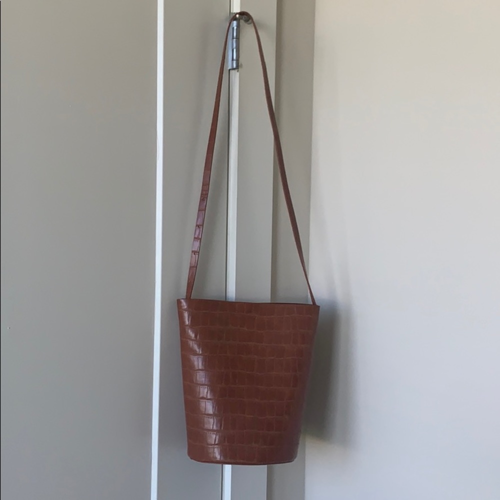 NWT Oak + Fort Croc Bucket Bag